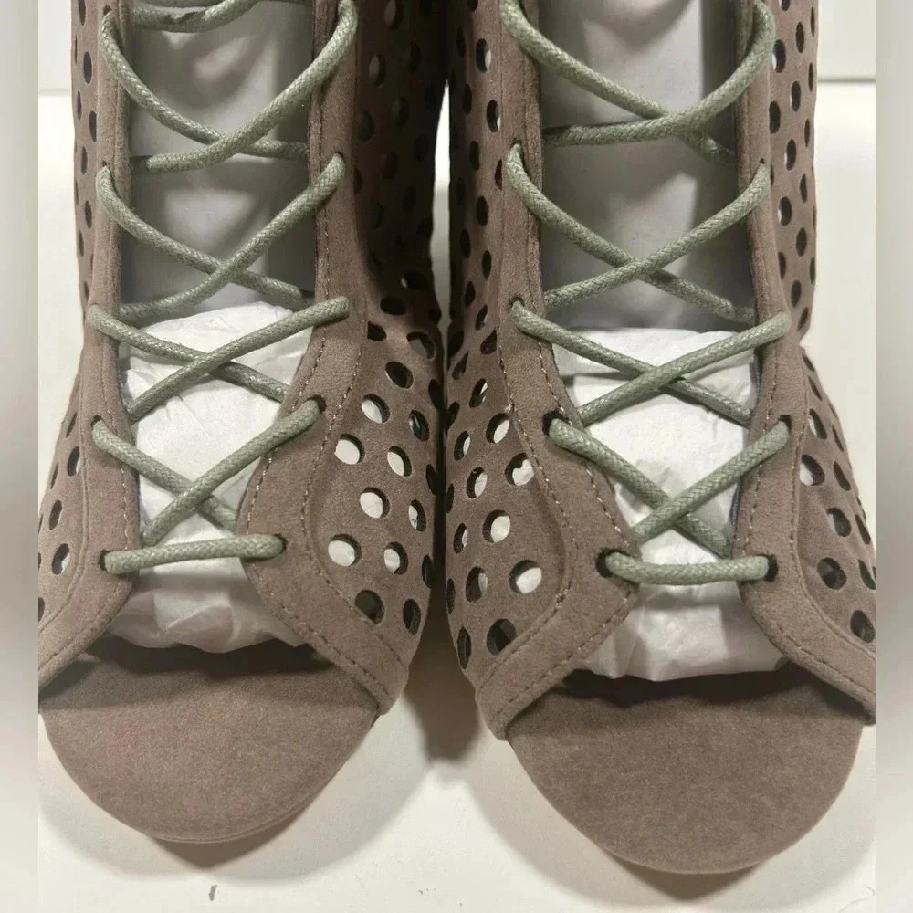 NIB!Shoe Shoe Republic LA-Suede Perforated-Lace UpPeep toe heel booties Size 9 - Picture 7 of 14
